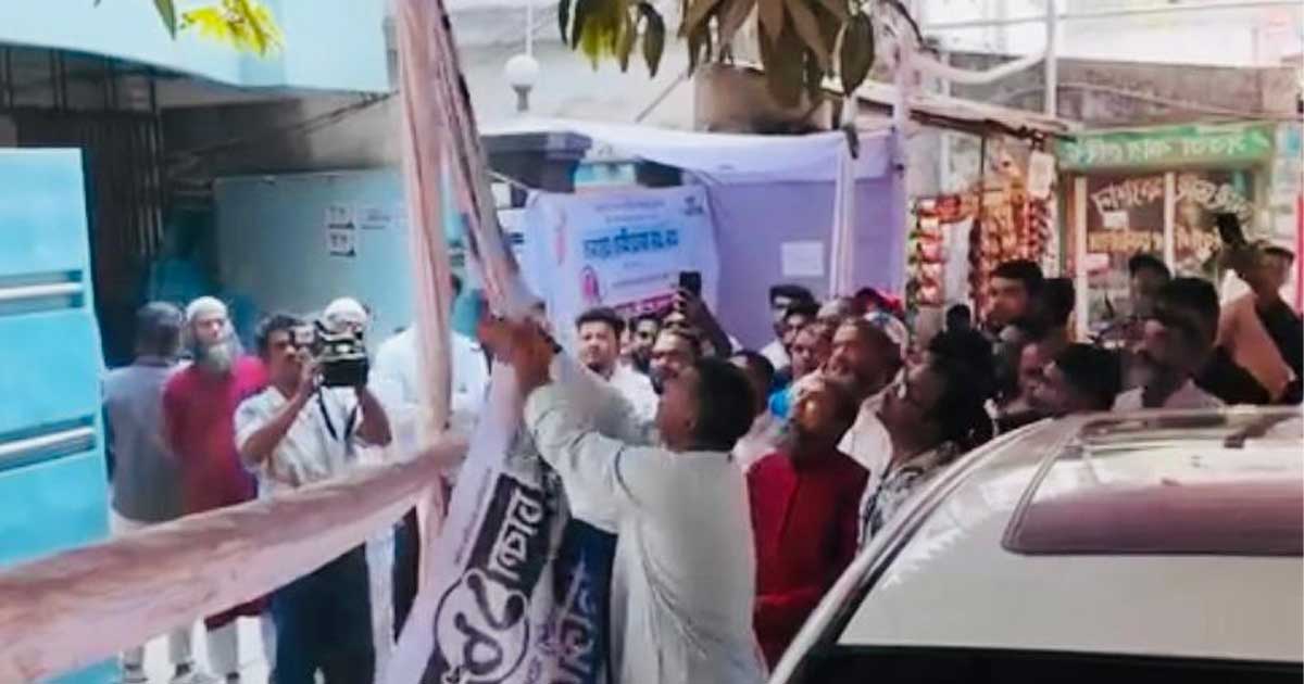 পোস্টার অপসারণ করলেন নতুন নির্বাচিত এমপি জাহাঙ্গীর