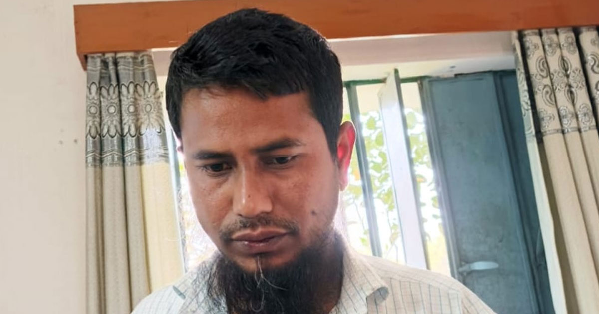 ছাত্রীকে ধর্ষণের অভিযোগে শিক্ষক গণপিটুনির পর পুলিশের হাতে