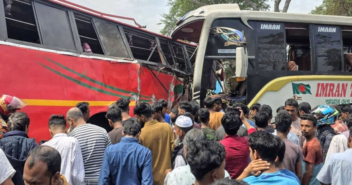 মাদারীপুরে দুই বাসের সংঘর্ষে নিহত ২, আহত ২০