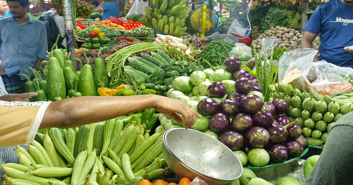 সংযমের মাসে অসংযত ব্যবসায়ীরা!