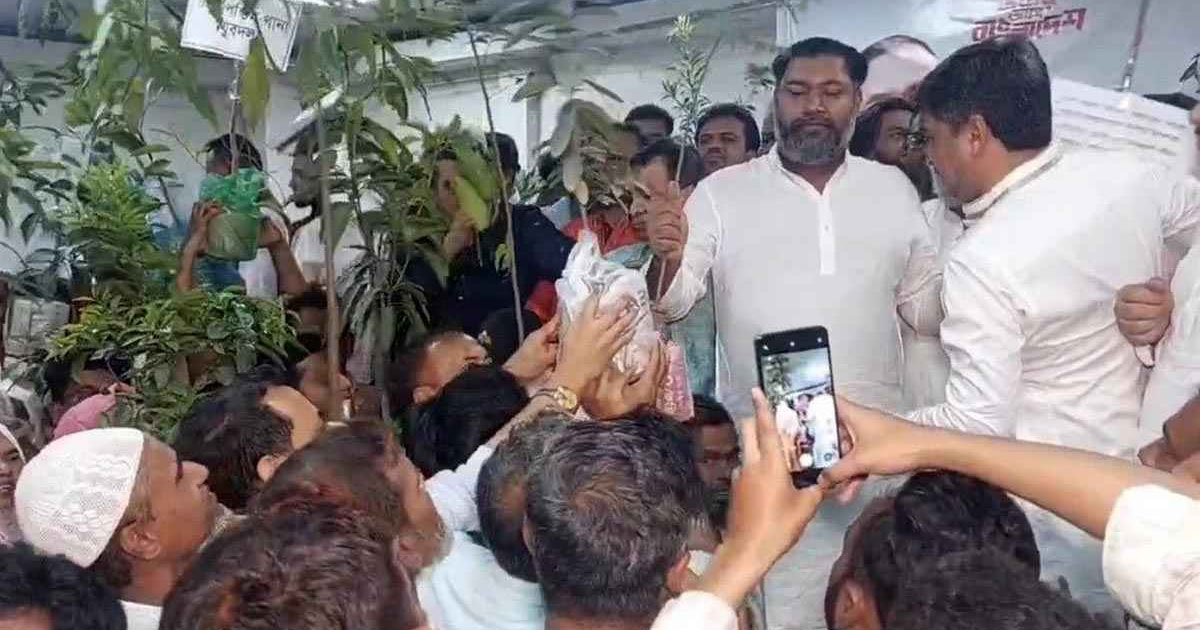 আমাকে ফুল না দিয়ে গাছের চারা দিয়েন: এমপি রনি