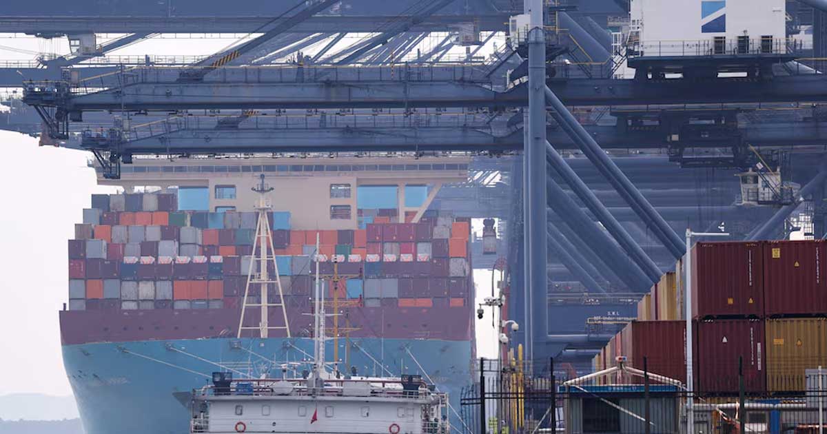 যুক্তরাষ্ট্রের শীর্ষ আদালতের শুল্ক রায় মূল্যায়ন করছে চীন , বলছে ‘সংঘাত ক্ষতিকর’