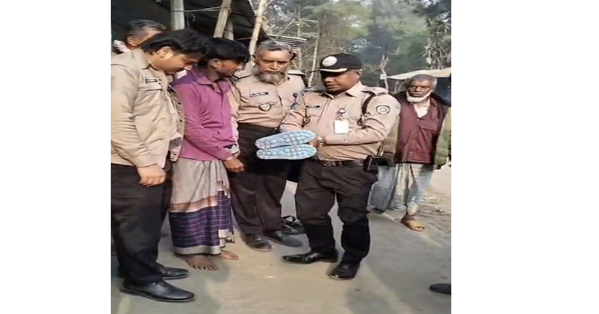 নোয়াখালীতে প্লাস্টিকের জুতার ভেতর ইয়াবা পাচার