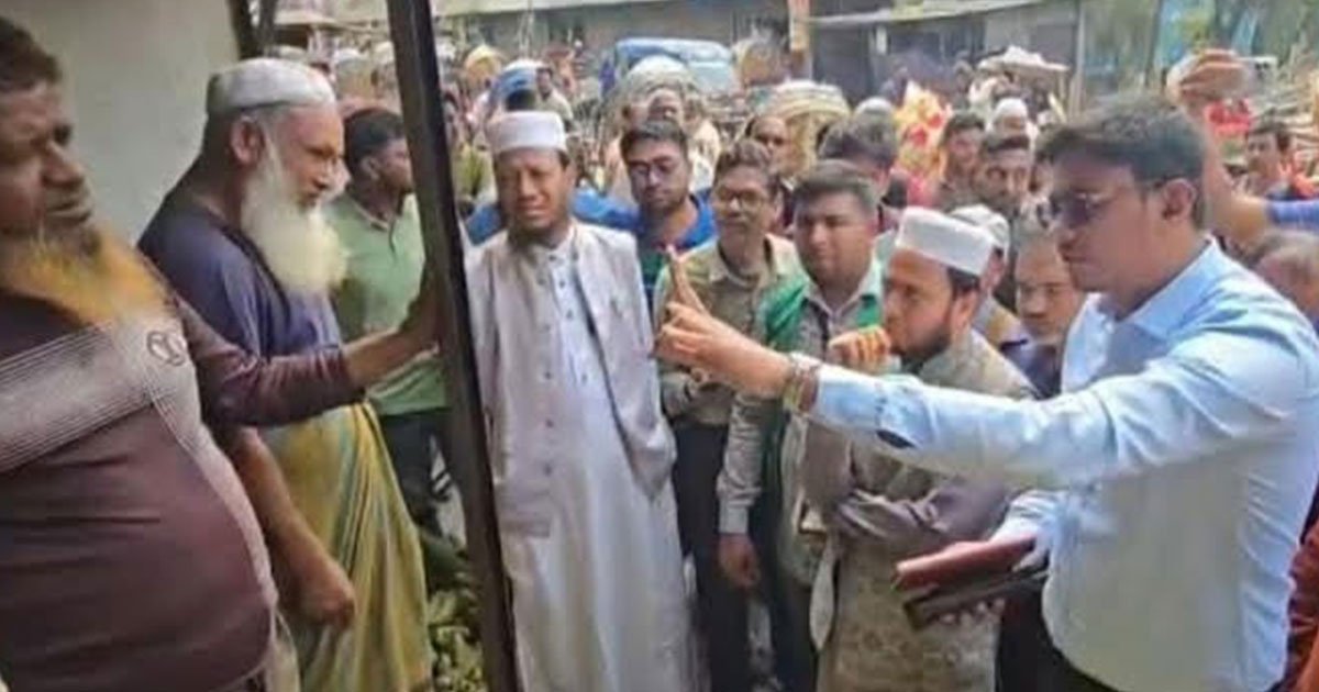 কুষ্টিয়ায় প্রশাসনকে সঙ্গে নিয়ে বাজার তদারকিতে নামলেন আমির হামজা