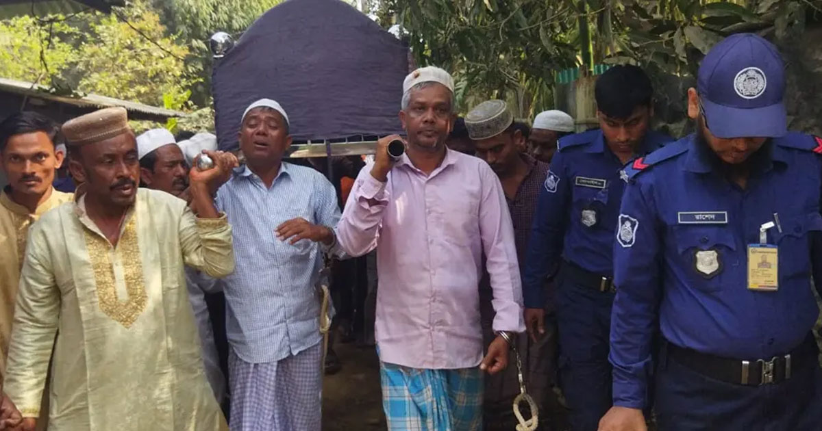 মায়ের দু’দিন পরেই বাবার মৃত্যু, কারাবন্দি দুই সহোদরের পরিবারে শোকের ছায়া