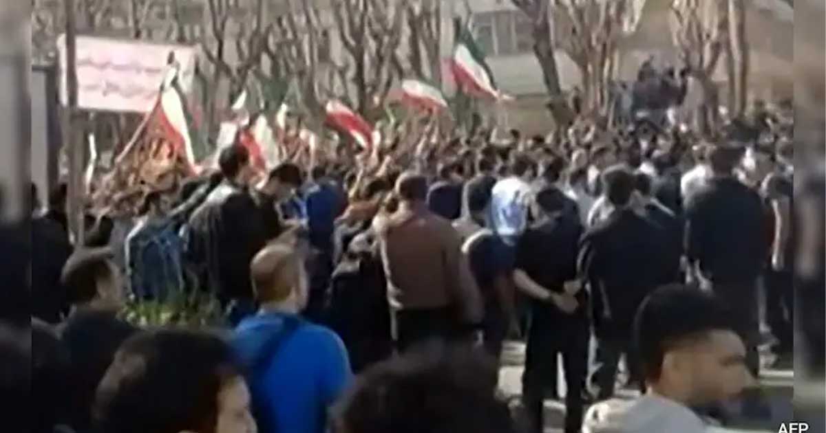 ইরান-যুক্তরাষ্ট্র উত্তেজনা চরমে, কূটনীতি নাকি সামরিক সংঘাত?