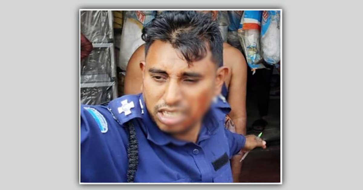 কাগজ দেখতে চাওয়ায় ট্রাফিক পুলিশকে মারধর, ট্রাকচালক আটক