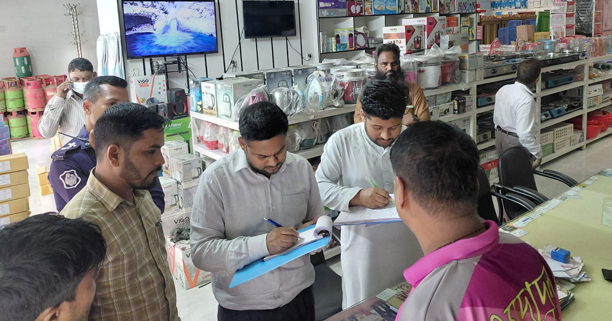 তারাকান্দায় ৩ প্রতিষ্ঠানকে ১২ হাজার টাকা জরিমানা