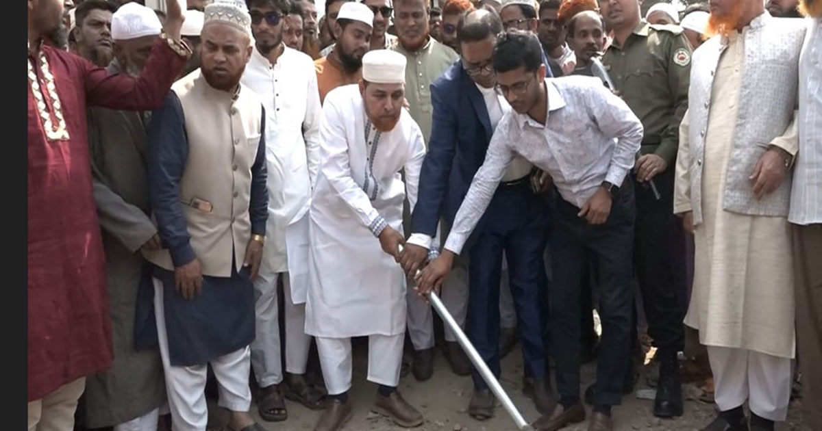 উল্লাপাড়ায় মাওলানা রফিকুল ইসলাম খান এমপি’র ড্রেন নির্মাণ কাজ উদ্বোধন