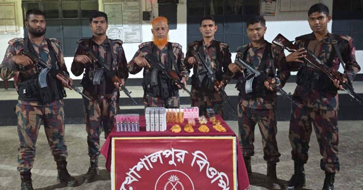 মহেশপুর সীমান্তে মাদক ও বিপুল পরিমাণ কসমেটিকস উদ্ধার