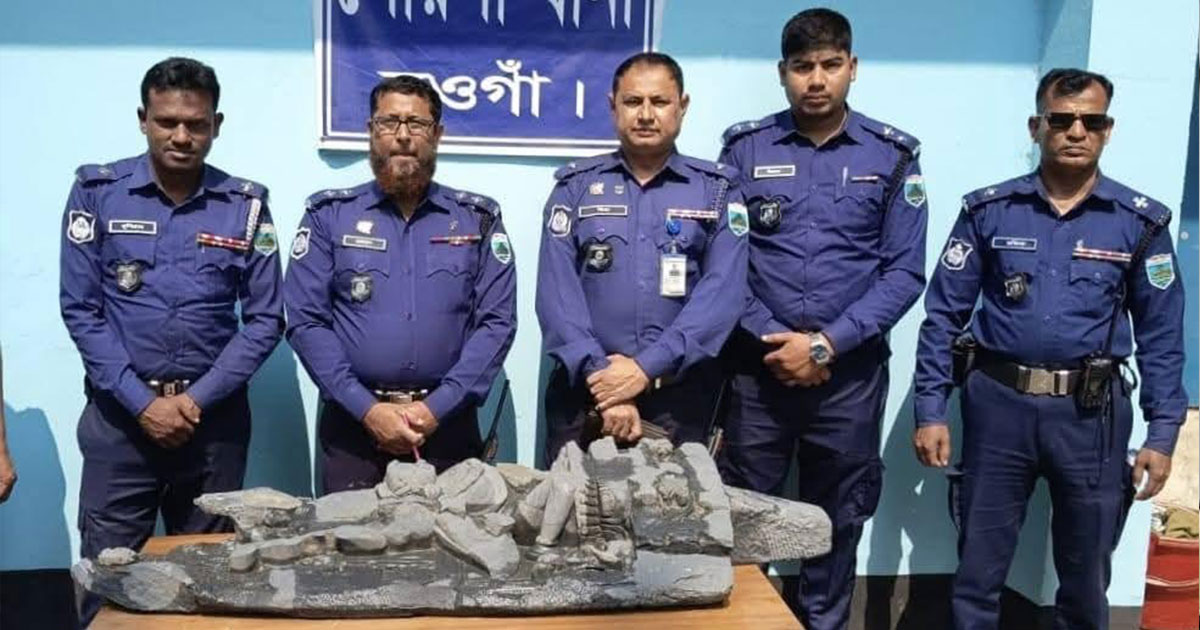 নওগাঁয় ১৩৭ কেজি ওজনের বিষ্ণু মূর্তি উদ্ধার
