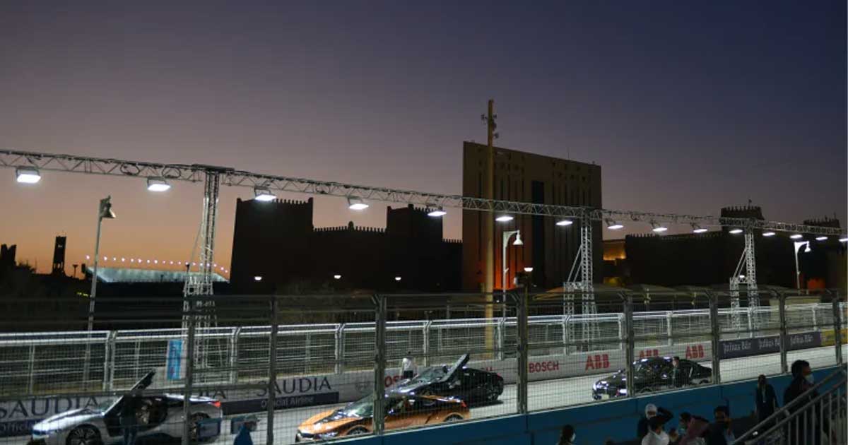 রিয়াদে ব্যালিস্টিক ক্ষেপণাস্ত্র ও ড্রোন হামলা