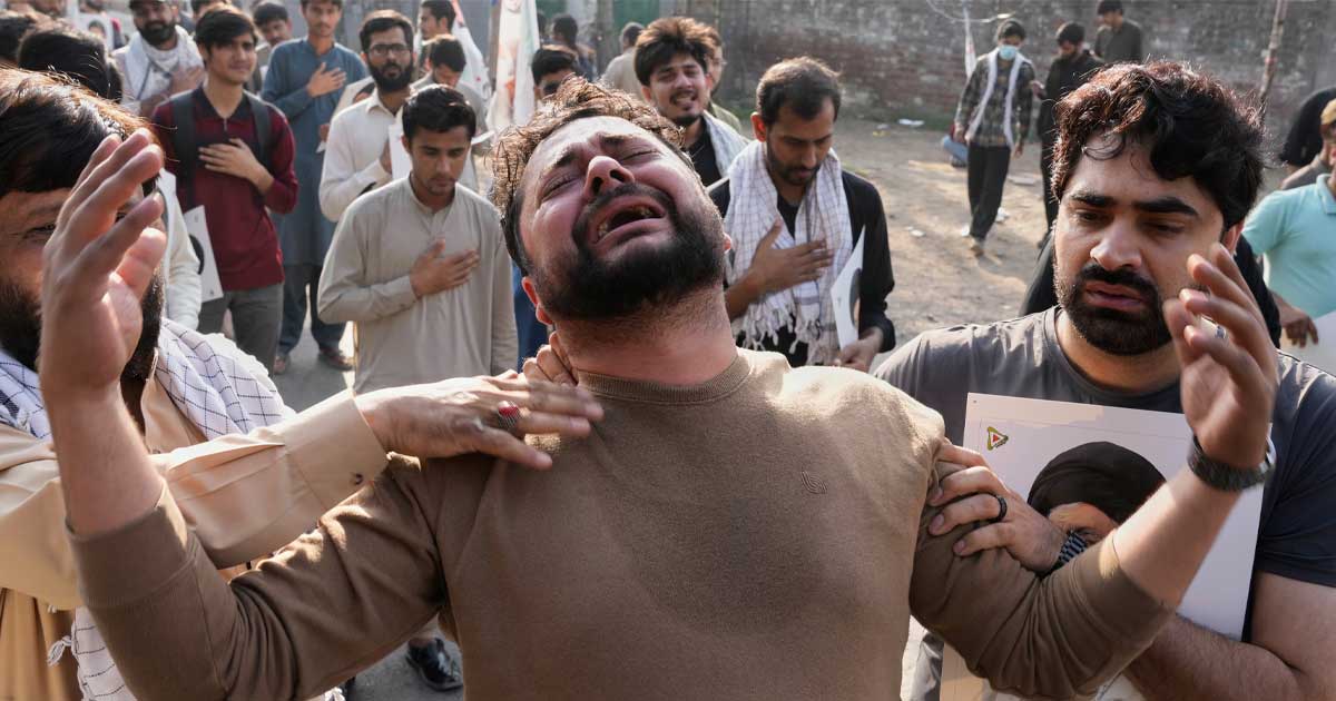 খামেনি হত্যার প্রতিবাদে করাচিতে মার্কিন কনস্যুলেটে হামলা, গুলিতে নিহত ৮