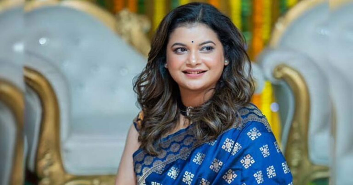 ডিভোর্স ও নারীদের নিয়ে মন্তব্যে ক্ষোভ প্রকাশ করলেন শবনম ফারিয়া