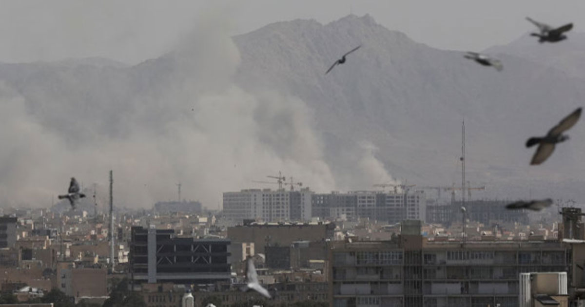 তেহরানের বিমানবন্দরে বিস্ফোরণ, পাল্টা ক্ষেপণাস্ত্র হামলা ইরানের