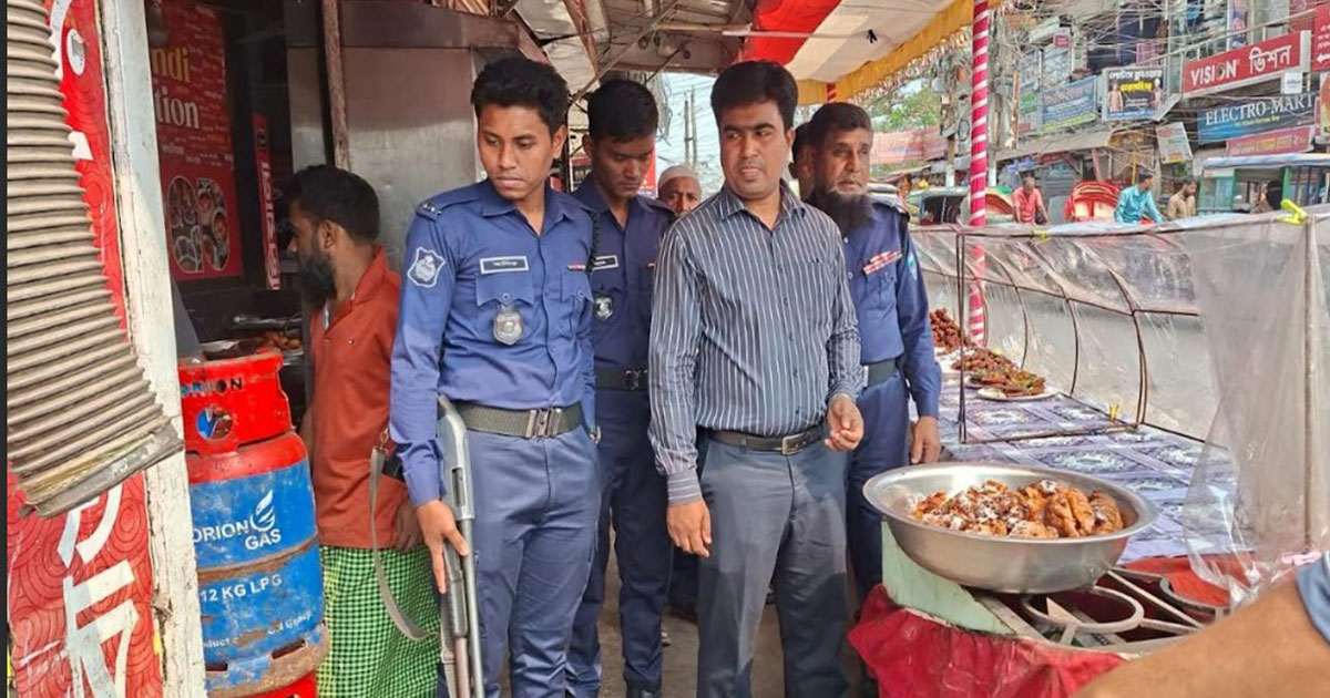 বাসি খাবার সংরক্ষণ, চাঁদপুরে ৩ প্রতিষ্ঠানের জরিমানা