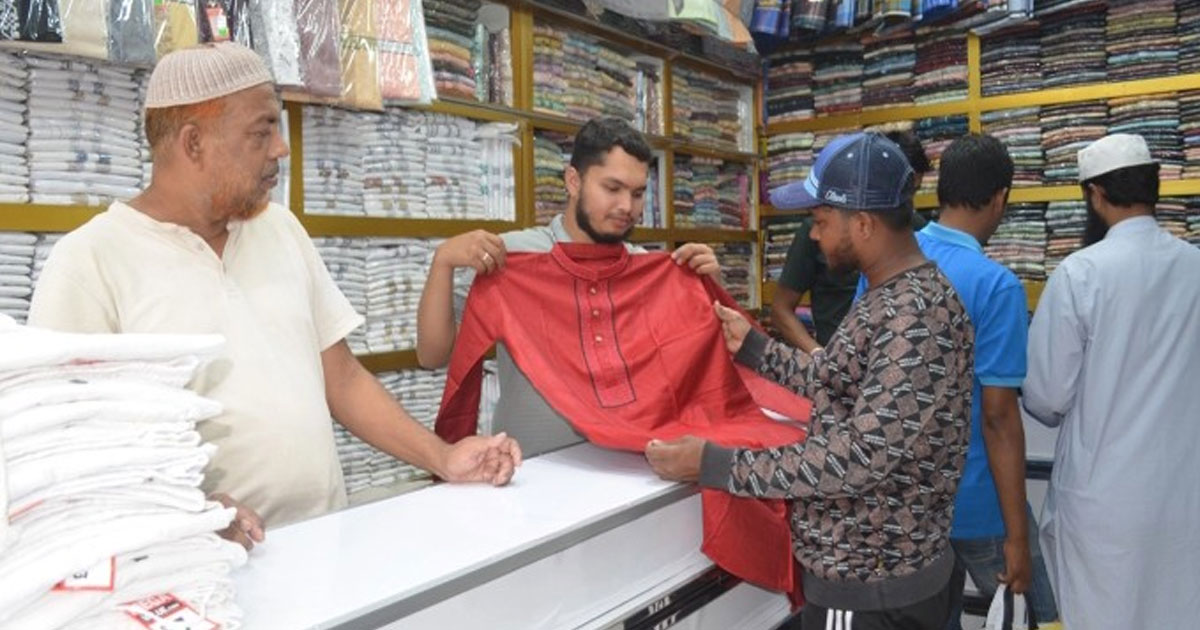 এবার ঈদে পুরুষদের পছন্দের তালিকায় জিন্স ও পাঞ্জাবি