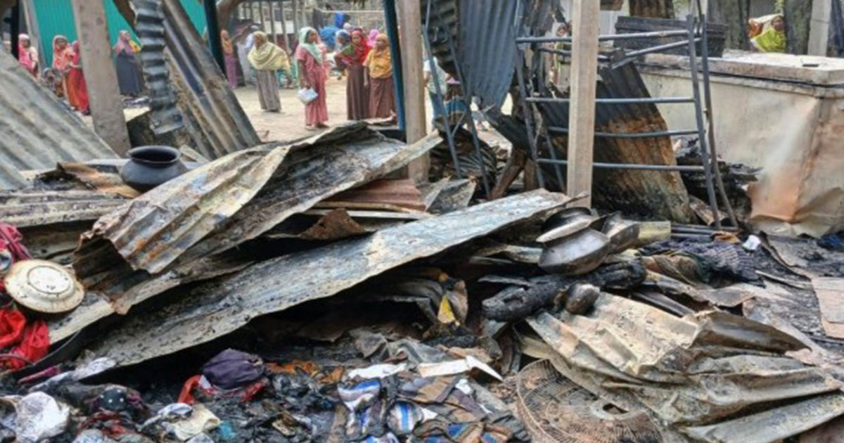 আগুনে সর্বস্বান্ত  কৃষক পরিবার