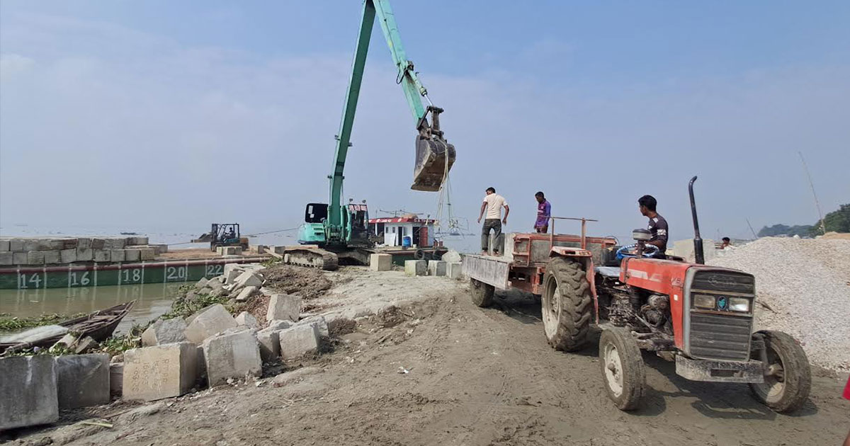 মেঘনার ভাঙন প্রতিরোধে ৮শ’ কোটি টাকা ব্যয়ে নির্মিত হচ্ছে বাঁধ
