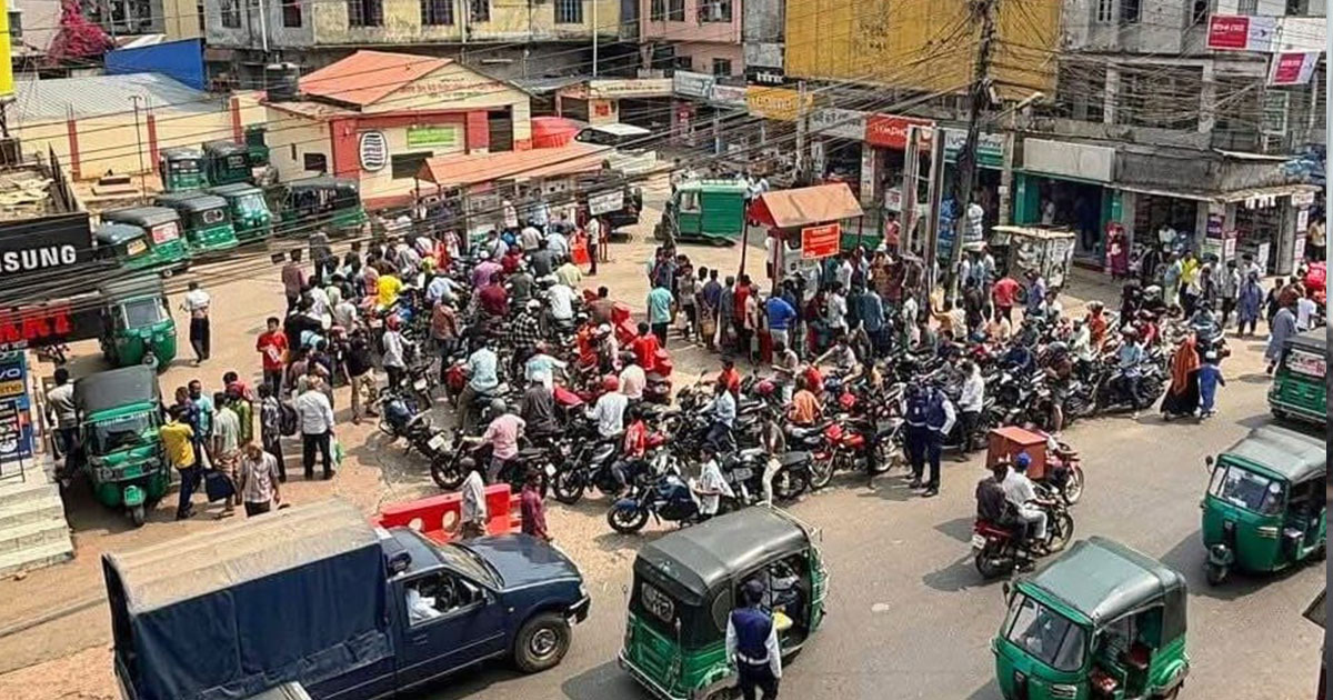 রাঙ্গামাটিতে জ্বালানি তেলের সংকট, বিপাকে চালকেরা