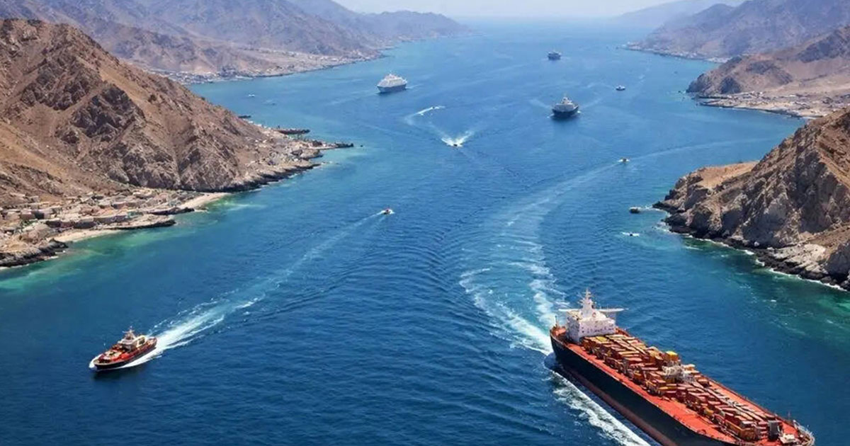 হরমুজ প্রণালিতে কোনো জাহাজকে নিরাপত্তা দেওয়া সম্ভব নয় : মার্কিন নৌবাহিনী