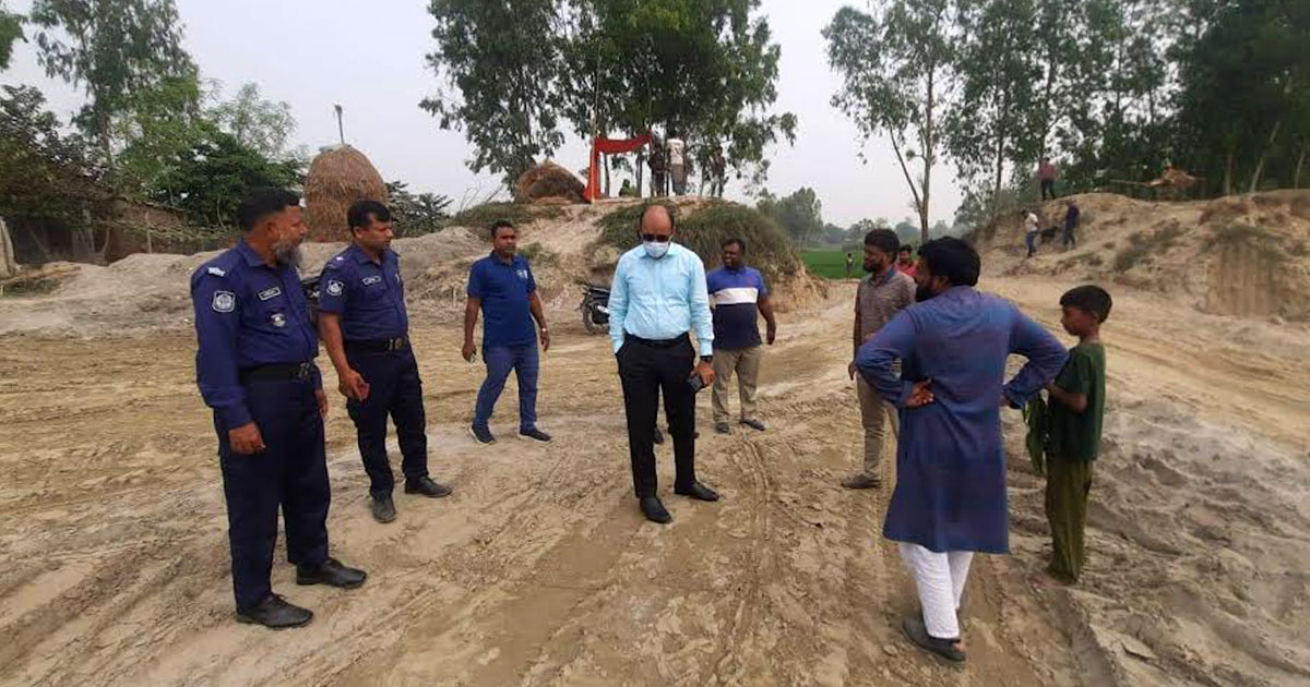 শেরপুরে অবৈধভাবে বালু পরিবহনের দায়ে ৫০ হাজার টাকা অর্থদণ্ড