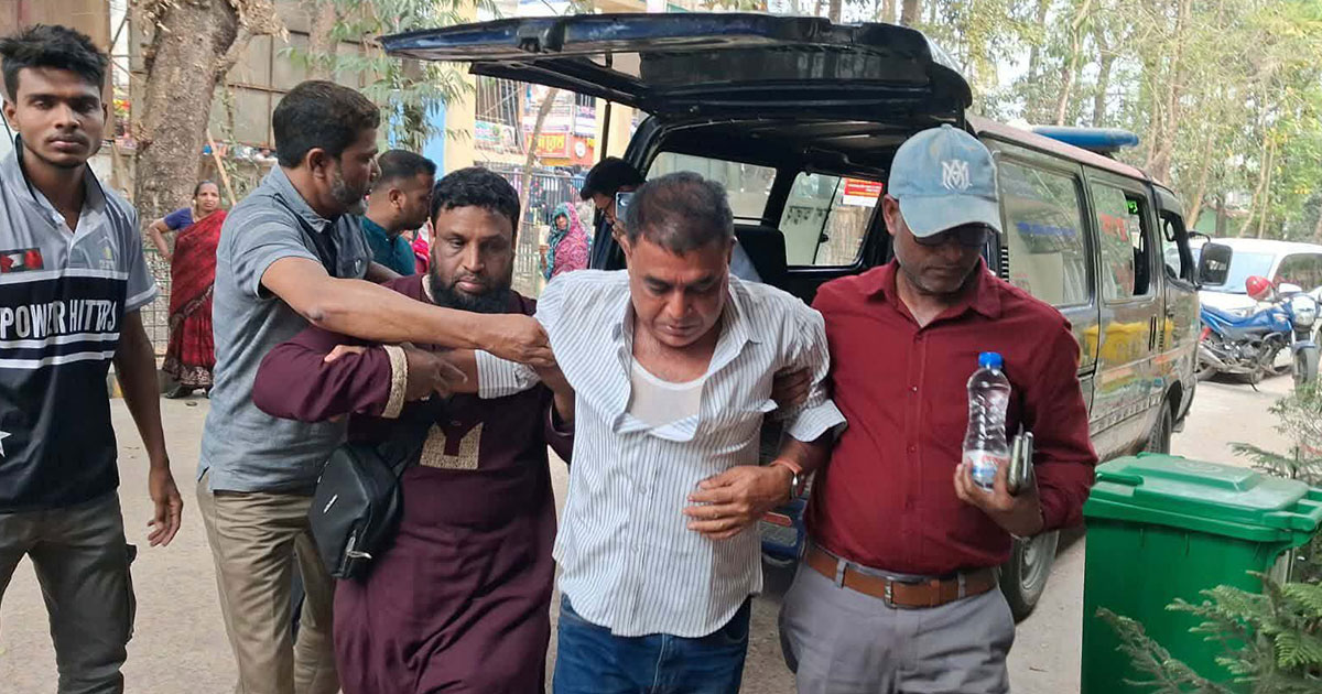 বোয়ালখালীতে দুই সাংবাদিক অবরুদ্ধ