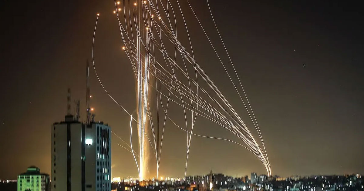 ইসরায়েলে বৃষ্টির মতো রকেট-ক্ষেপণাস্ত্র হামলা