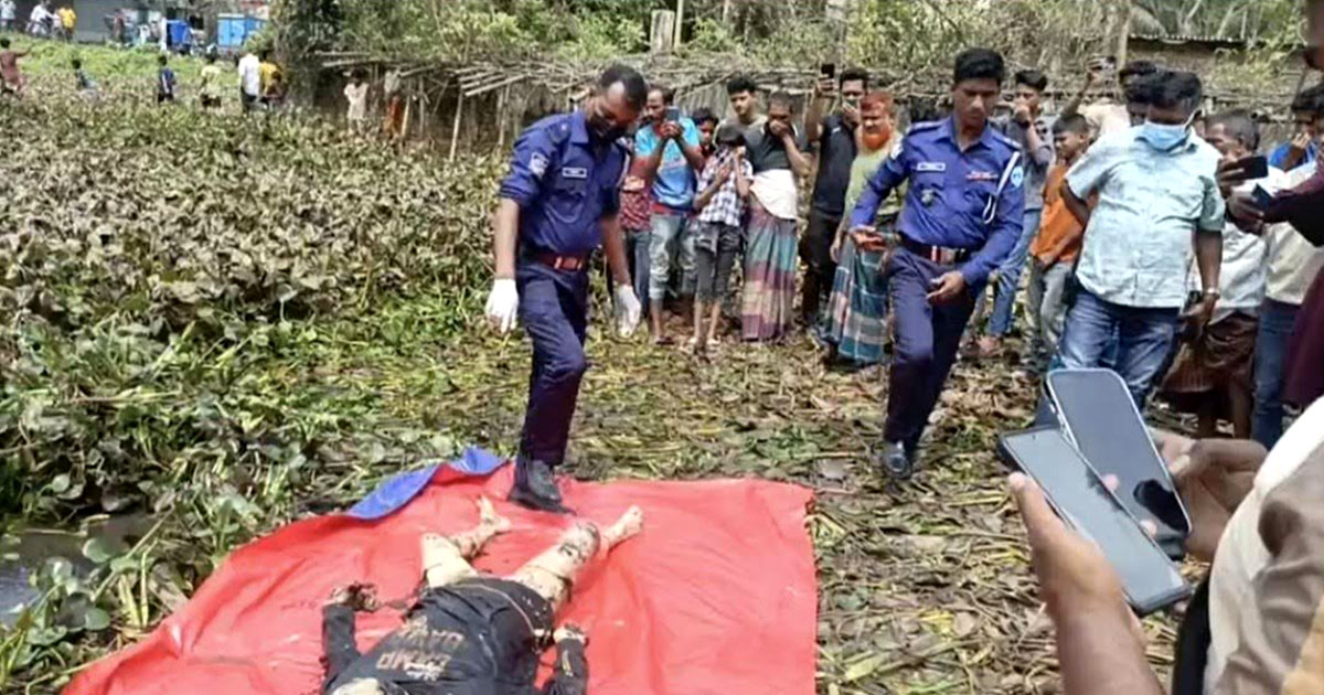 নোয়াখালীতে পুকুর সেচতে গিয়ে মিলল অর্ধগলিত লাশ