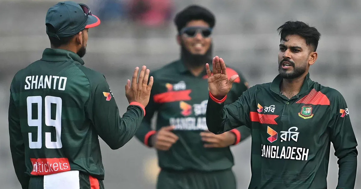 পাকিস্তানের ওপেনিং ভেঙে দিলেন মিরাজ