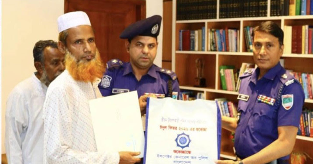 যশোরে শহিদ পুলিশ সদস্যদের পরিবারকে ঈদ শুভেচ্ছা ও উপহার বিতরণ