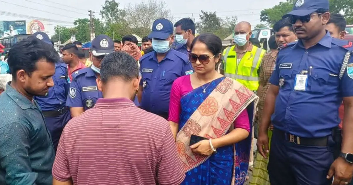 যাত্রী ভেবে ইউএনওর কাছে অতিরিক্ত ভাড়া দাবি