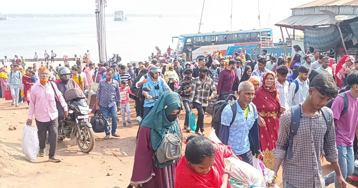 দৌলতদিয়া লঞ্চ ও ফেরিঘাটে যাত্রীর চাপ বাড়লেও নেই ভোগান্তি