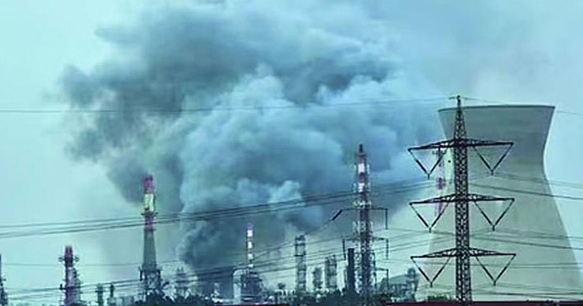 ইসরায়েলের তেল শোধনাগারে ইরানের ক্ষেপণাস্ত্র হামলা
