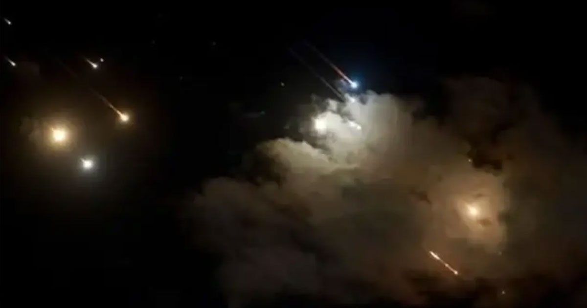 ইসরায়েলে ইরানের ক্ষেপণাস্ত্র হামলা, ভবন ধসে আহত ২০