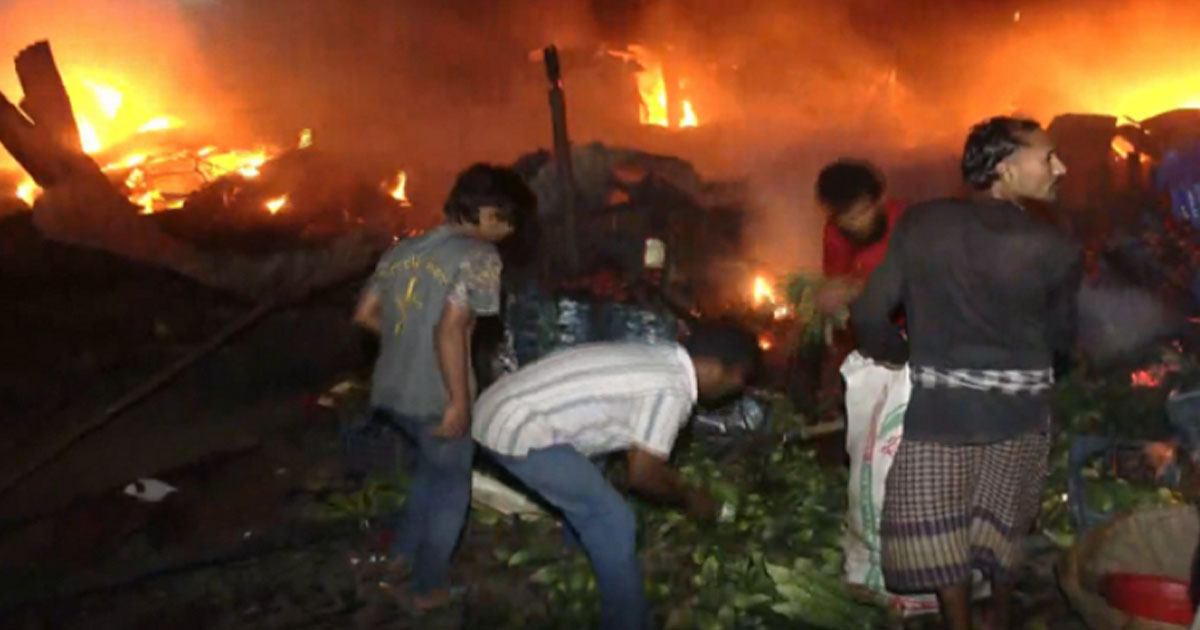 রায়েরবাজারে কৃষিমার্কেটে আগুন, এক ঘণ্টায় নিয়ন্ত্রণে