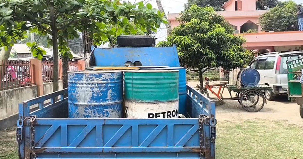 তিন হাজার লিটার পেট্রোলসহ ১১ জন আটক