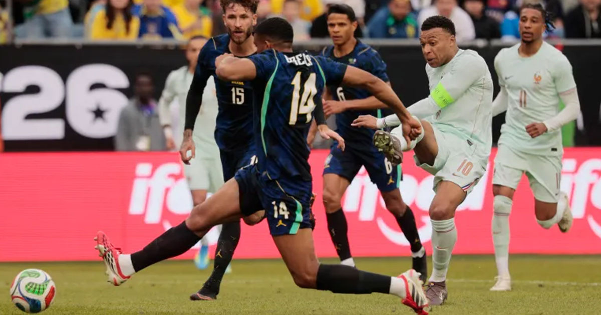 ১০ জনের ফ্রান্সের কাছে হার ব্রাজিলের