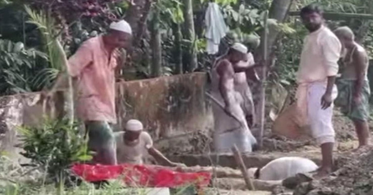 এক পরিবারে খোঁড়া হলো ৪ কবর