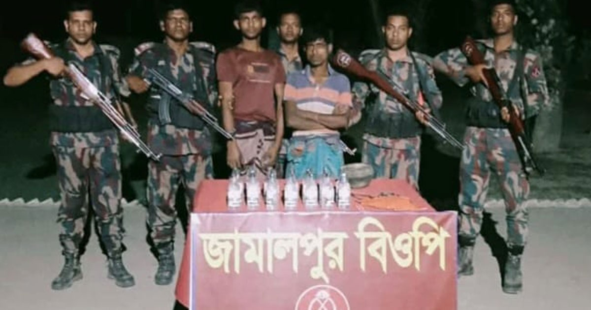 কুষ্টিয়ায় বিজিবির অভিযানে চোরাকারবারিসহ ভারতীয় মাদক ও পণ্য উদ্ধার