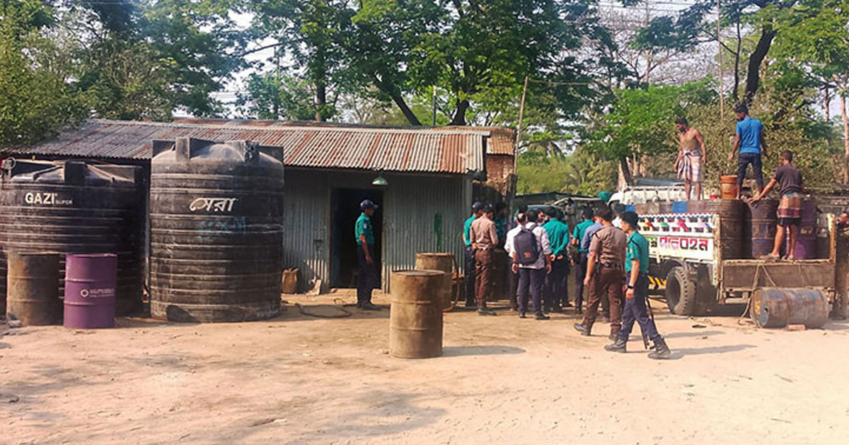 ৬ টন ডিজেল জব্দ, কারবারিরা নজরদারিতে
