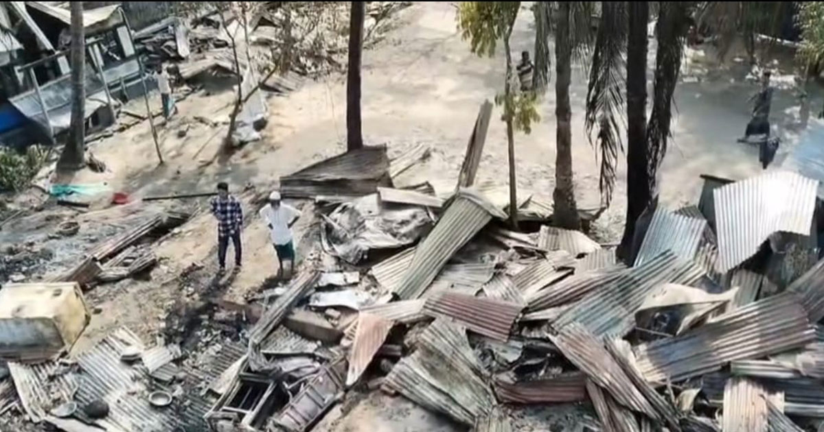 চিতলমারীতে  সংঘর্ষে নিহত ১, অগ্নিসংযোগে পুড়ল ৩০ বাড়ি