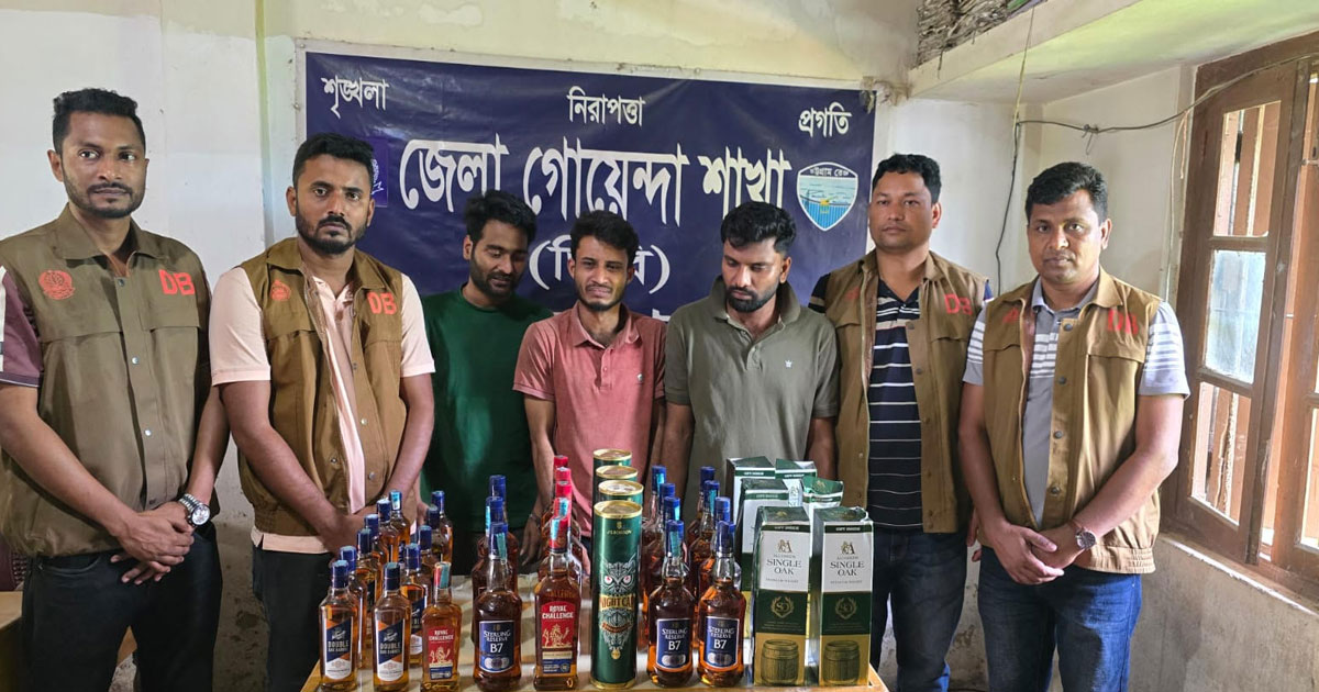 নোয়াখালীতে ৩৯ বোতল বিদেশি মদসহ ৩ জন গ্রেপ্তার
