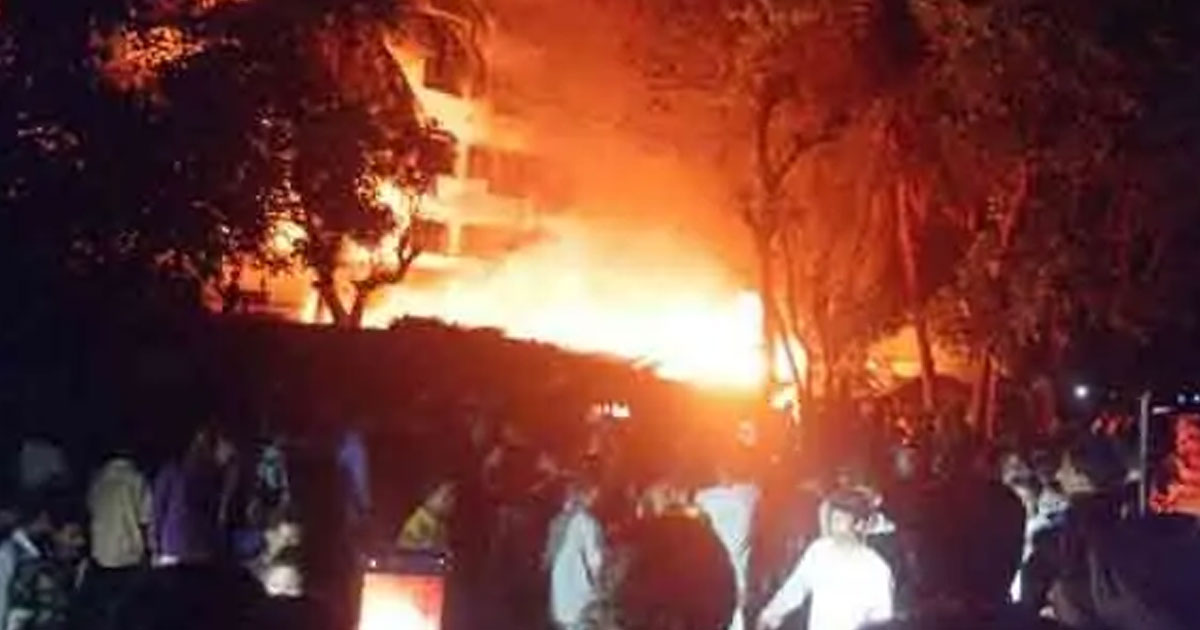 চট্টগ্রামে বস্তিতে ভয়াবহ আগুন, পুড়ল প্রায় ৩০টি ঘর