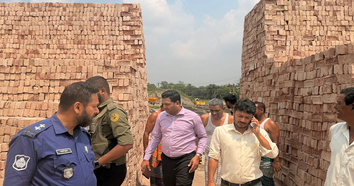 দাগনভূঞায় দুই ইটভাটাকে ২ লাখ টাকা জরিমানা