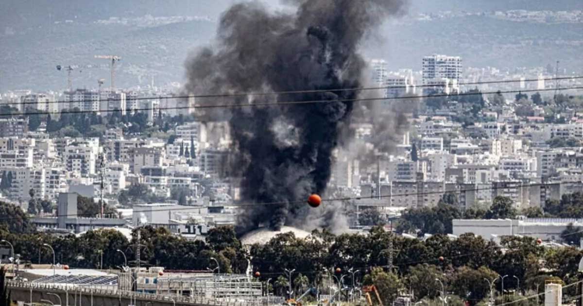 ইরানের হামলায় ইসরায়েলের বৃহত্তম তেল শোধনাগারে আগুন