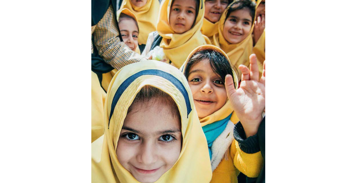 নাচ-গানে শিশুদের বোমার ভয় ভুলিয়ে রাখার চেষ্টা ইরানি বাবা-মায়েদের