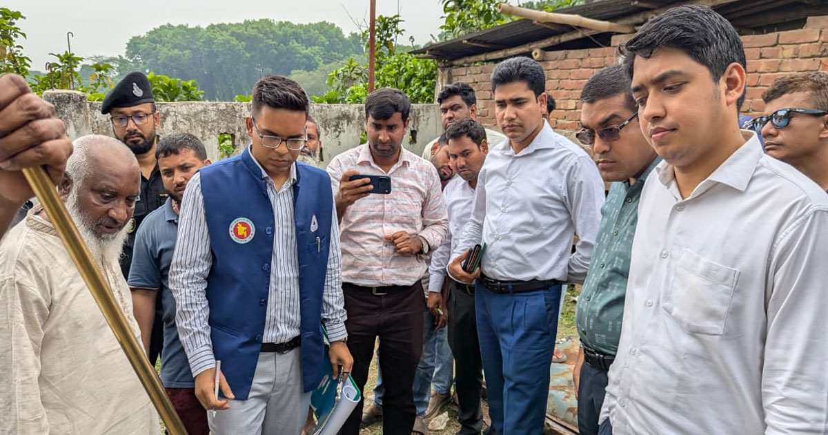 ঝিনাইদহে ফুয়েল পাম্পে যৌথ বাহিনীর তদারকি