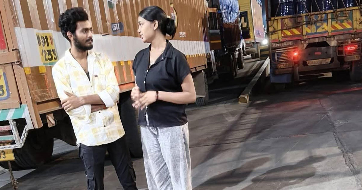 ভালোবাসার টানে একই ট্রাকে, সীমান্ত পেরিয়ে বেনাপোলে ভারতীয় দম্পতি