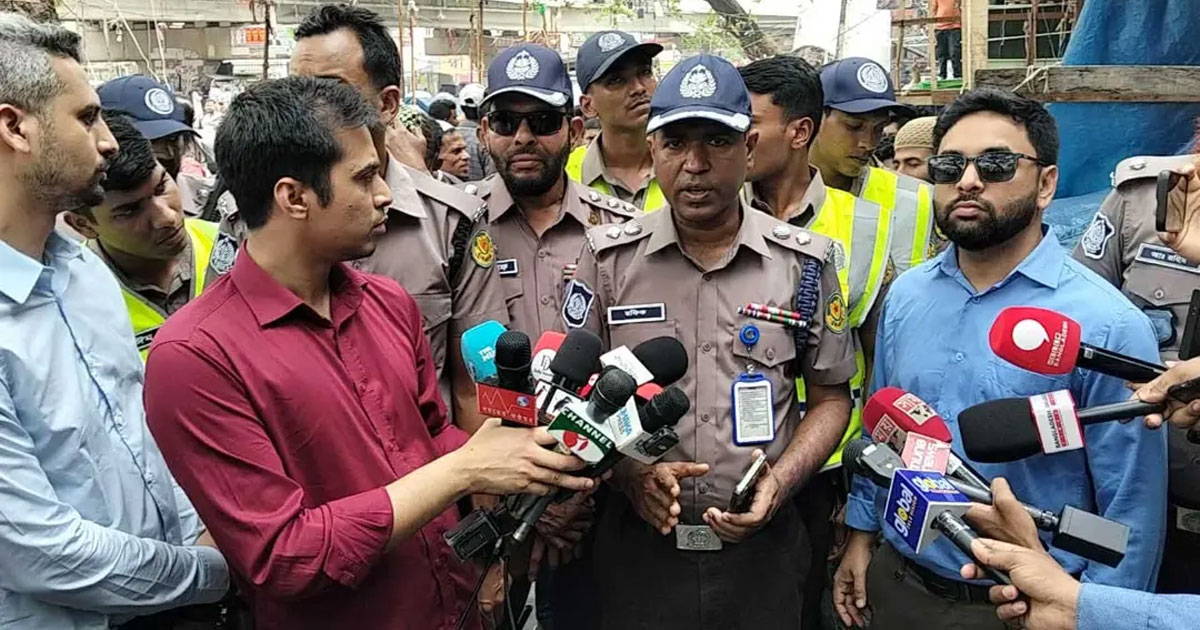 ফুটপাত দখলকারীদের বিরুদ্ধে তেজগাঁও ডিসির কঠোর অভিযান